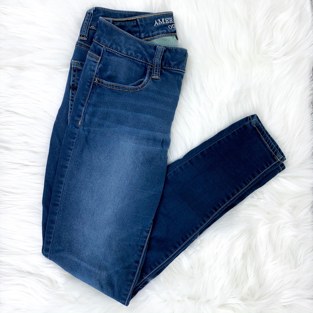 AEO Size 4 Medium Wash Jegging Super Super Stretch